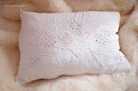 Altes Kissen Weiss Bestickt 55 X 40 Vintage Shabby Chic Etsy Shabby Deko Throw Pillows Pillows