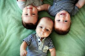 Prin urmare, o mamă cu trei copii va putea ieși la pensie mai devreme cu șase ani, dar doar după ce a cotizat la sistemul de pensii timp de cel puțin nouă ani, adică stagiul minim avocatnet.ro. Mamele Cu Trei Copii Ar Putea IeÈ™i La Pensie Cu È™ase Ani Mai Devreme Libertatea