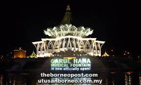 The kuching waterfront darul hana musical fountain, known shortly as darul hana musical fountain is the latest attraction in kuching. Darul Hana Musical Fountain City S Latest Tourist Draw