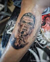 He may be one of the biggest names in world football, but it was the names of the 50 people mysteriously tattooed to zlatan ibrahimović's body that gained all the attention after his. Cristiano Ronaldo Dombrunotattoo Tattoo Tatuagem Cr7 Cr7juve Cristianoronaldo Juventus Juve Realmadrid Realismotattoo Messi Championsleague Portra