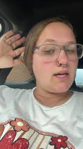 Tara Hawkins's Instagram, Twitter & Facebook