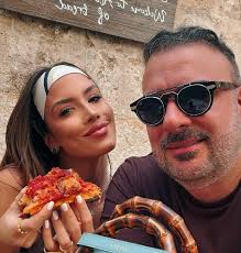 DIA DE PARABENIZAR OS QUERIDOS…