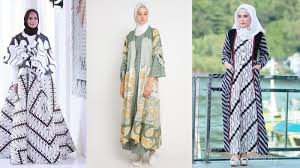 Dan ada juga model gamis batik kombinasi yang menarik dan membuat anda tampil lebih beda. Model Gamis Batik Kombinasi Untuk Wanita Muslimah