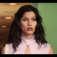 WHITE BUTTON UP TOP BY LAUNDRY >DENIM JACKST BY THEORY >BUCKET HAT BY ORLA  KIELY -Sex and the City: Season 4, Ep. 8 “You know, I thought I'd have more  free time,