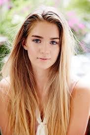 Amanda Hedges's Instagram, Twitter & Facebook