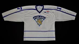 Découvrez le nouveau maillot de l'équipe finlande de football : Maillot De Hockey Sur Glace De Jari Kurri N 17 En Equipe De Finlande Contre