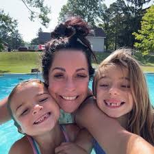 I LOVE ice cream 🍦 What's your favourite flavour?! I like too many, but if  I had to choose it's a toss up between mint chocolate chip or peanut butter  chocolate 🥰