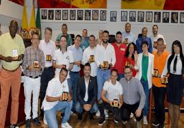 Uribe advirtió a concejales del cd que no ha autorizado participación en gobierno de medellín. Exaltacion A Los Concejales En Su Dia