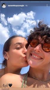 Gelişmelerden anında haberdar olmak için google news'te azönceoldu'ya. Eski Turkiye Guzeli Senem Kuyucuoglu Yeni Kiz Arkadasiyla Aska Geldi Haber Turek