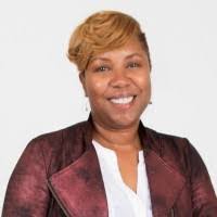 Lynn Lomax's Instagram, Twitter & Facebook