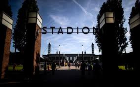 Voordat het stadion gesponsord werd luisterde het naar de naam müngersdorfer stadion. Ungewisser Stadionausbau Beim 1 Fc Koln Alexander Wehrle Lotet Seine Grenzen Aus