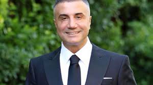 Peker'in ziyaretine jandarmanın aracılık ettiği belirtilirken, alevi yurttaşlardan ziyarete tepki geldi. Kacmadim Yurtdisina Yerlestim Sedat Peker Kactigi Yonundeki Iddialari Cevapladi Sol Haber