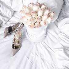 We deliver flowers across melbourne, the cbd & suburbs. It S Friday We Re In Love With Flowers In Hat Boxes This Is Glamorous