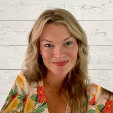 Kristy Hunt's Instagram, Twitter & Facebook