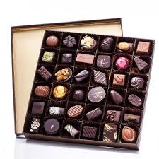 Chocolats De Luxe Boite Carre Grand Modele 450g De Chocolats Chocolaterieonline Com Boite Chocolat Chocolat De Luxe Chocolat