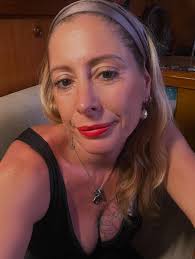 Inaugurating this Sunday Our new toys submarine scooters😂😂 That súper fun  underwater !!! A new way for us to experience snorkeling! Swimming like  little fish! What is your favorite toy to enjoy