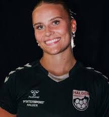 Julie Nilsen's Instagram, Twitter & Facebook