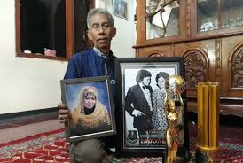 Raden haji oma irama yang populer dengan nama rhoma irama (lahir di tasikmalaya, 11 desember 1946; Ida Laila Berpulang Rhoma Irama Kehilangan Rekan Hebat Republika Online
