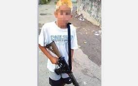 Nas redes sociais, hello kitty, além das armas. Traficante Sementinha Do Capeta Morre Em Confronto Com A Pm Em Angra Dos Reis Veja O Video Rlagos Noticias