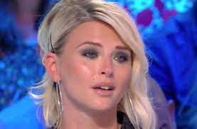 Présente dans l'émission de maxime guény sur radio vl, kelly vedovelli a ainsi confié : Video Je T Aime D Amour Kelly Vedovelli Ne Retient Plus Ses Larmes
