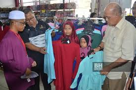 Arti menanggung anak yatim adalah mengurusi dan memperhatikan semua keperluan hidupnya, seperti nafkah. Pekaya Ceriakan 35 Anak Yatim Fakir Miskin
