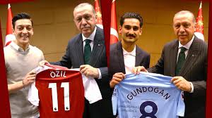 Phil foden (manchester city) left footed shot from the centre of the box is saved in the top centre of the goal. Erdogan Received Mesut Ozil Ilkay Gundogan And Cenk Tosun In London Football