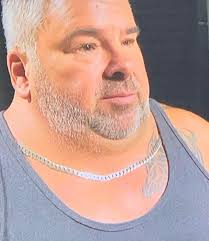 why he wearing a necklace with no neck 😂😂😂