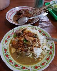 Bubur ayam yang cukup saya rekomendasikan untuk kamu yang mau sarapan pagi. 7 Wisata Kuliner Yang Populer Di Nganjuk Pariwisataku