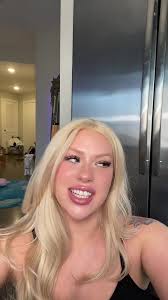 𝐁eck𝐲 𝑪rocker