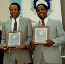 Aaron begins decade of milestones with 3,000th hit