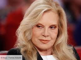 La chanteuse française célèbre ce 15 août son 70ème anniversaire. Photos La Fille De Sylvie Vartan Darina Scotti En Bikini Sur Instagram Femme Actuelle Le Mag
