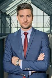 Ingo zamperoni wird im studio der tagesthemen von seiner kollegin linda zervakis und der zweifachen olympiasiegerin. Fernsehen Ultramarin Medien Sz De