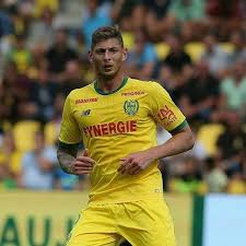 «c'est clairement un moment très difficile pour la famille de m. Emiliano Sala Interpellation De Deux Personnes Apres La Diffusion D Une Photo Du Corps Du Joueur Inactuels
