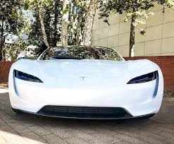 Der Neue Tesla Roadster Ist Die Zukunft Die Tesla Braucht Es Sieht Nicht Nur Gut Aus Beste Luxus Autos Tesla Roadster New Tesla Roadster Roadsters