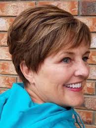 Esplorate i migliori tagli di capelli e acconciature per le donne 40, 50, 60 e 70+:. Acconciature Per Donne Oltre 40 50 60 60 70 80 2022 Capellidistile It