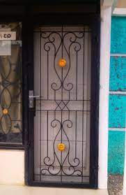 Tentu, pagar besi tidak dapat dipisahkan dari pintu gerbang yang juga memiliki material dari kayu. Model Teralis Pintu Minimalis Terbaru Pintu Desain Minimalis