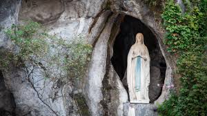 En bus, en voiture, en avion ou en train, découvrez toutes les possibiltiés qui s'offrent à vous. Pelerinage Diocesain A Lourdes Rennes Catholique Fr