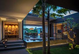 Open floor plans are a signature characteristic of this style. Arsitektur Villa Tropis Kontemporer Karya Parametr Yang Menampilkan Surga Pulau Dewata Arsitag