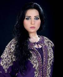 pin on المطربين والفنانين