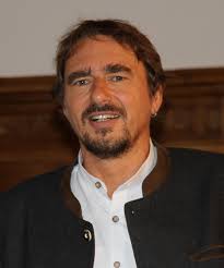 2022-06-06 -Opernfestival_1.4_final_doc.indd