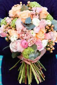 Luxuriose Strausse Mit Vielen Blumen Sind Ein Trend Laut Floristin Rowan Lewis Flower Blumen Schone Blumen Florist