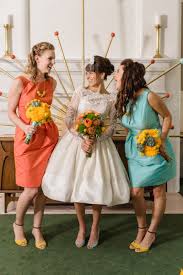Retro Style Lovers Will Go Wild For This Mid Century Modern Wedding Retro Wedding Inspiration Mid Century Modern Wedding Retro Bride
