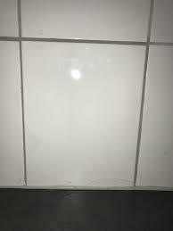 Dieser sorgt für eine gute haftung. Kann Eine Fliese An Der Wand Reissen Fliesen Gerissen