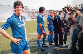 Nel 2004 era stato inserito nel fifa 100, una lista dei 125 più grandi. Paolo Rossi Calciatore 1956 Wikipedia