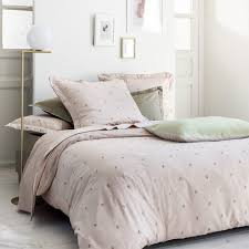 Un choix unique de housse de couette 200 x 200 disponible dans notre magasin. Une Housse De Couette A Pois Nina Ricci Parure De Lit Housse De Couette Housse De Couette Blanche