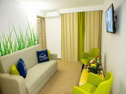 Hotelul a fost renovat in totalitate in 2015 si ofera turistilor cazati acces la piscina, loc de joaca pentru copii, restaurant propriu, parcare, sezlonguri la plaja in limita locurilor disponibile, internet wi fi gratuit. Mera Resort Venus Paralela 45