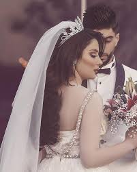 Indian Wedding Couple Photography Image By Inri Salmoran Cruz On Fotos Bodas Wedding Couple Poses Indian Wedding Couple