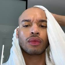 Deante' Moore (@dat_boi_De)