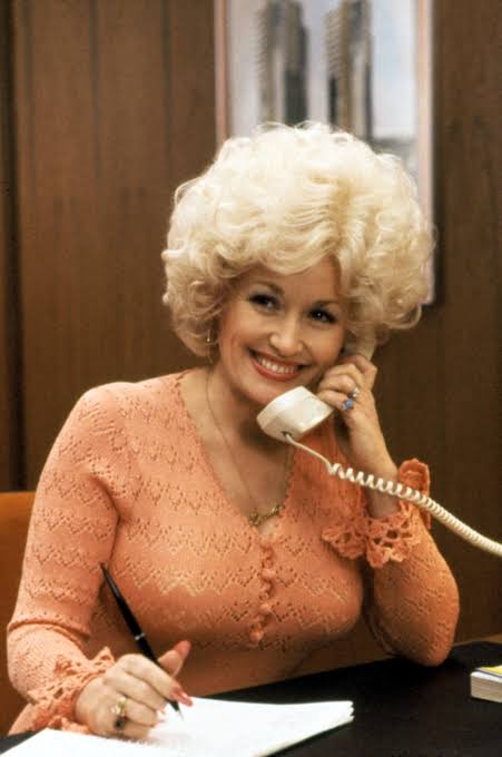 Dolly Parton Was Inspired to Write “9 to 5” After Strumming Her Acrylic  Nails