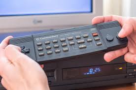 Basically, it is an amiga 500 with a cdrom drive. Das Ende Commodore Cdtv 1991 Als Die Zukunft Das Commodore Logo Trug Golem De